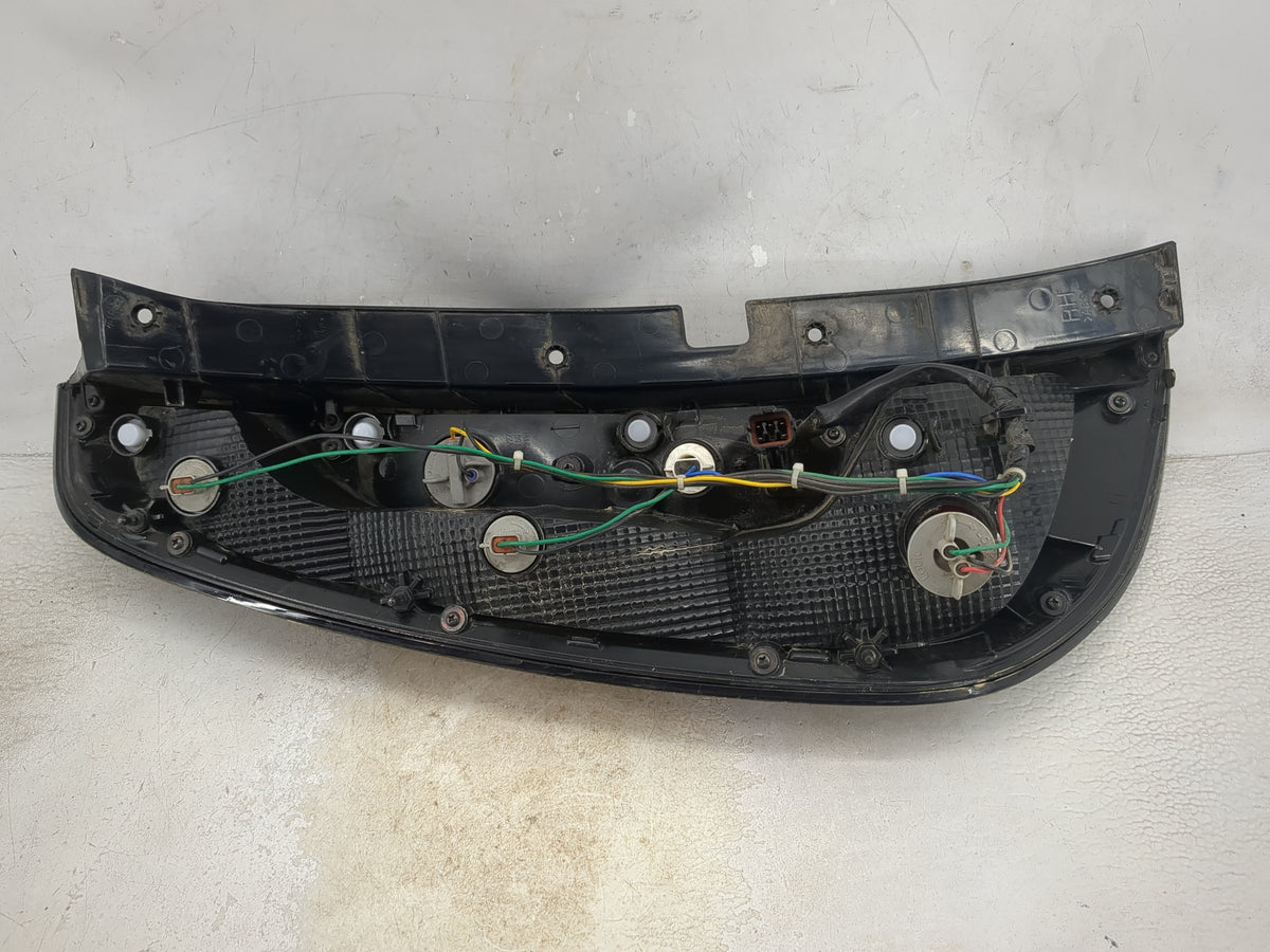 2018 Kia Soul Tail Light Assembly Passenger Right OEM P/N:92402-B2030 Fits OEM Used Auto Parts - Oemusedautoparts1.com