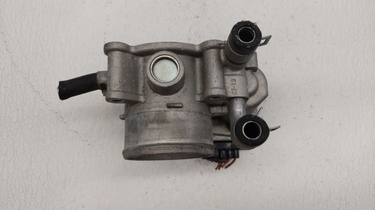 2012-2019 Kia Soul Throttle Body P/N:35100-2B300 Fits Fits 2012 2013 2014 2015 2016 2017 2018 2019 OEM Used Auto Parts - Oem