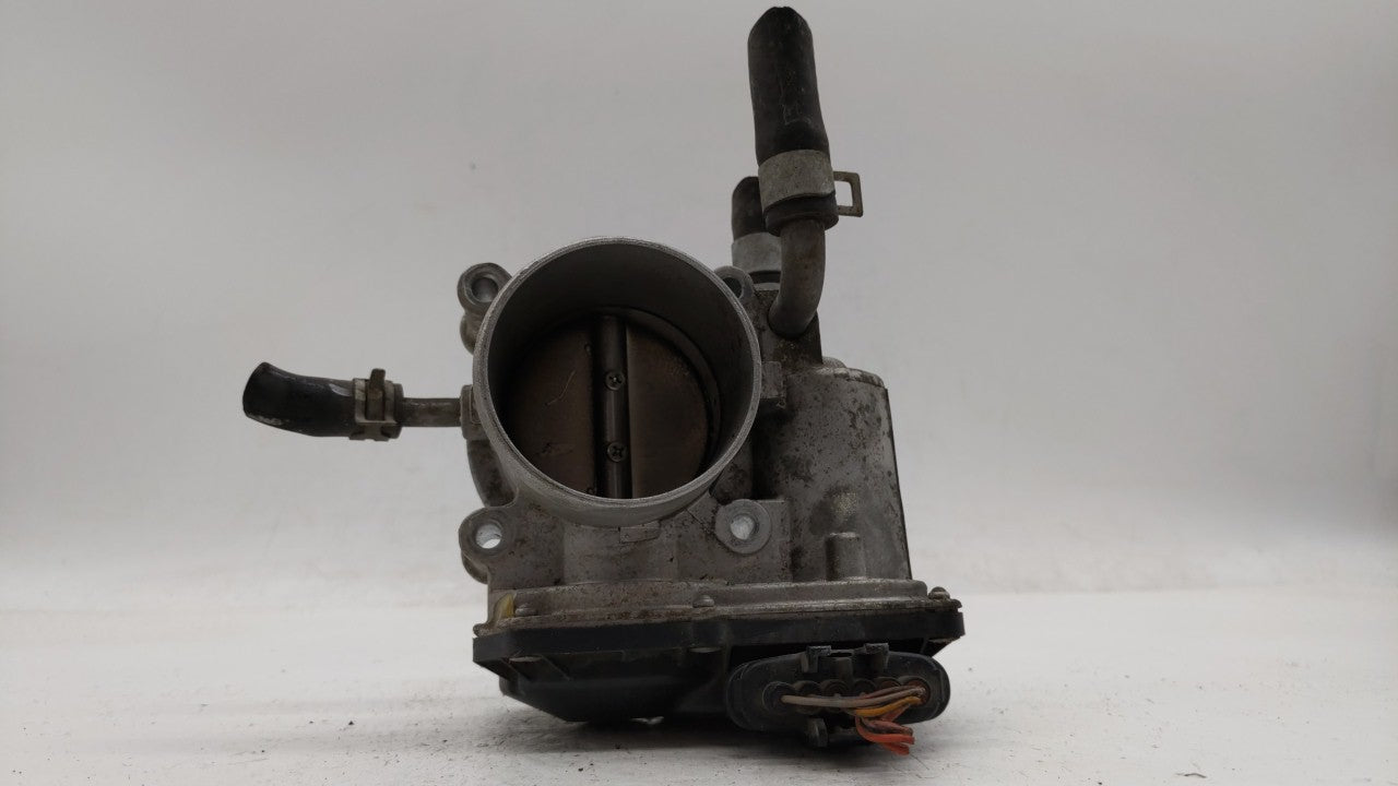 2012-2019 Kia Soul Throttle Body P/N:35100-2B300 Fits Fits 2012 2013 2014 2015 2016 2017 2018 2019 OEM Used Auto Parts - Oem