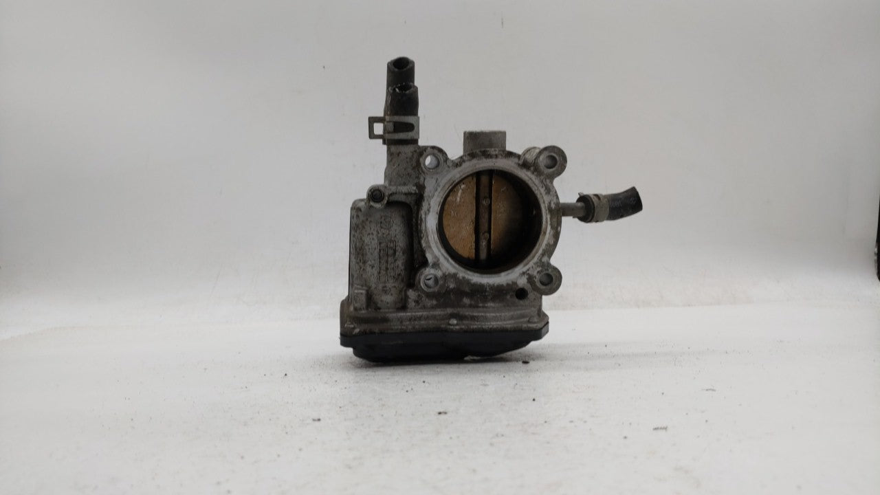2012-2019 Kia Soul Throttle Body P/N:35100-2B300 Fits Fits 2012 2013 2014 2015 2016 2017 2018 2019 OEM Used Auto Parts - Oem