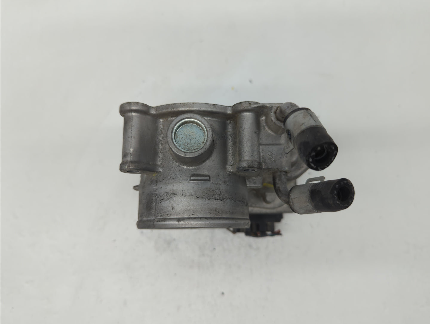 2014-2019 Kia Soul Throttle Body P/N:35100-2E000 1306040697 Fits Fits 2011 2012 2013 2014 2015 2016 2017 2018 2019 OEM Used 