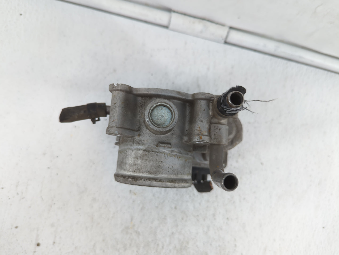 2012-2019 Kia Soul Throttle Body P/N:35100-2B300 Fits Fits 2012 2013 2014 2015 2016 2017 2018 2019 OEM Used Auto Parts - Oem