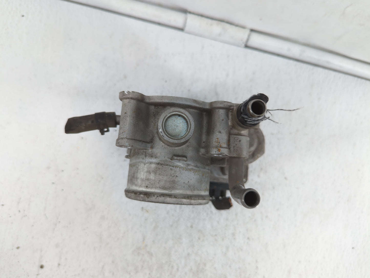 2012-2019 Kia Soul Throttle Body P/N:35100-2B300 Fits Fits 2012 2013 2014 2015 2016 2017 2018 2019 OEM Used Auto Parts - Oem