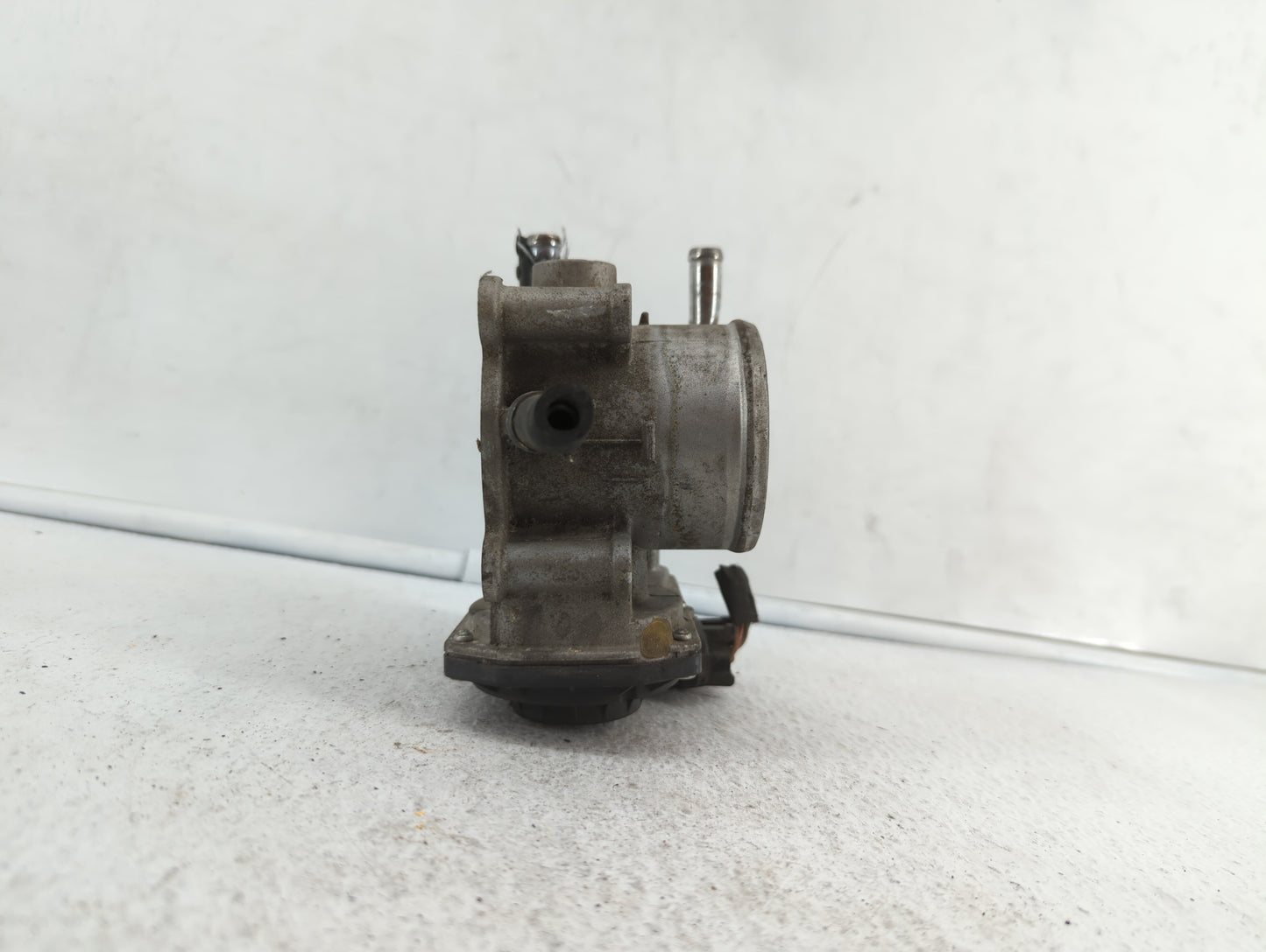 2012-2019 Kia Soul Throttle Body P/N:35100-2B300 Fits Fits 2012 2013 2014 2015 2016 2017 2018 2019 OEM Used Auto Parts - Oem