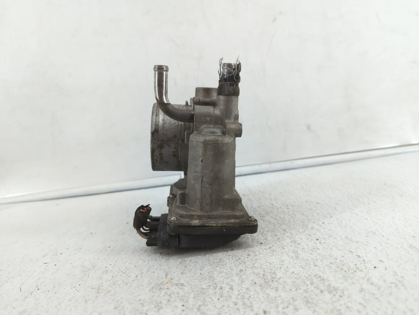 2012-2019 Kia Soul Throttle Body P/N:35100-2B300 Fits Fits 2012 2013 2014 2015 2016 2017 2018 2019 OEM Used Auto Parts - Oem