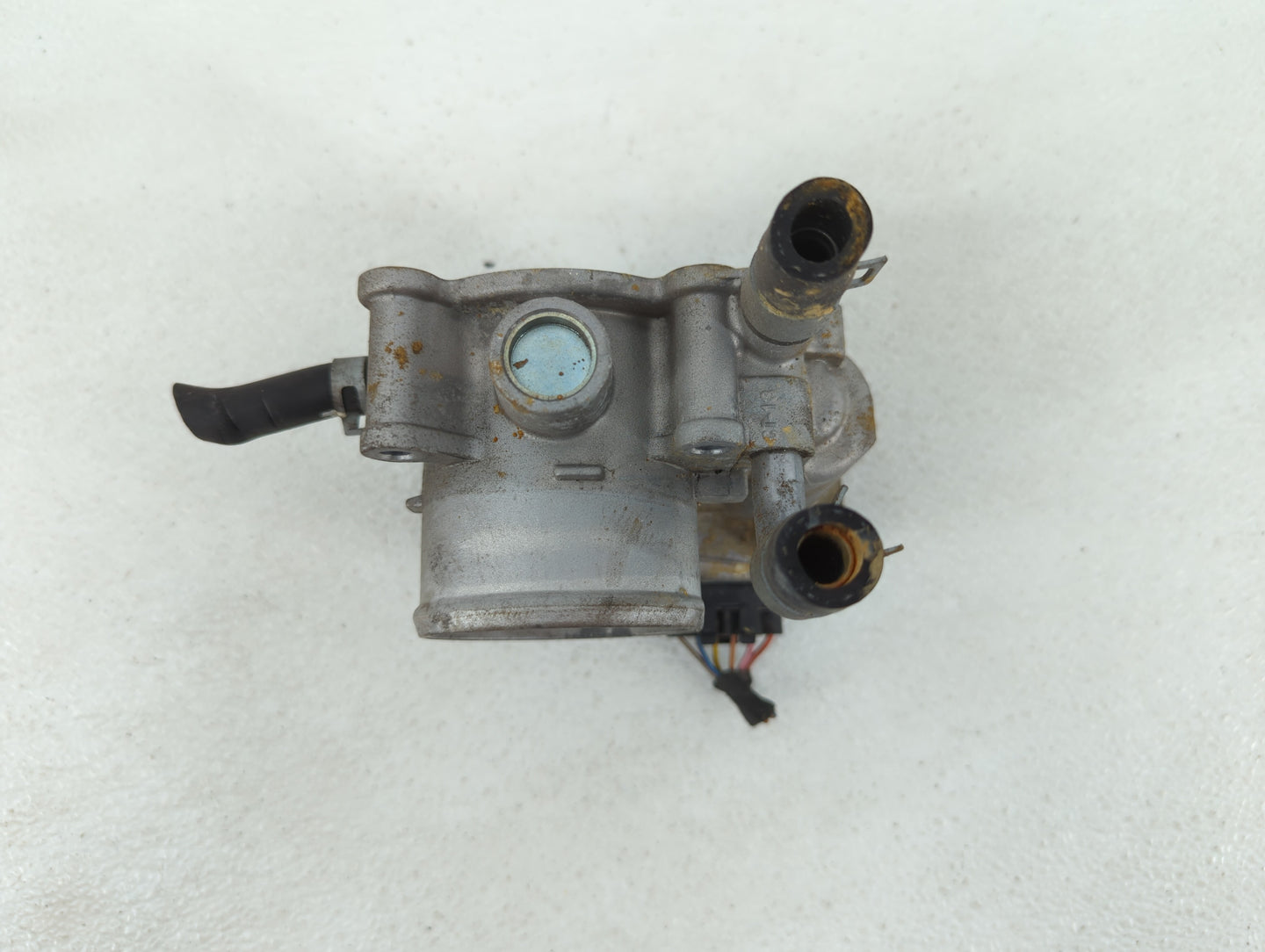 2012-2019 Kia Soul Throttle Body P/N:35100-2B300 Fits Fits 2012 2013 2014 2015 2016 2017 2018 2019 OEM Used Auto Parts - Oem