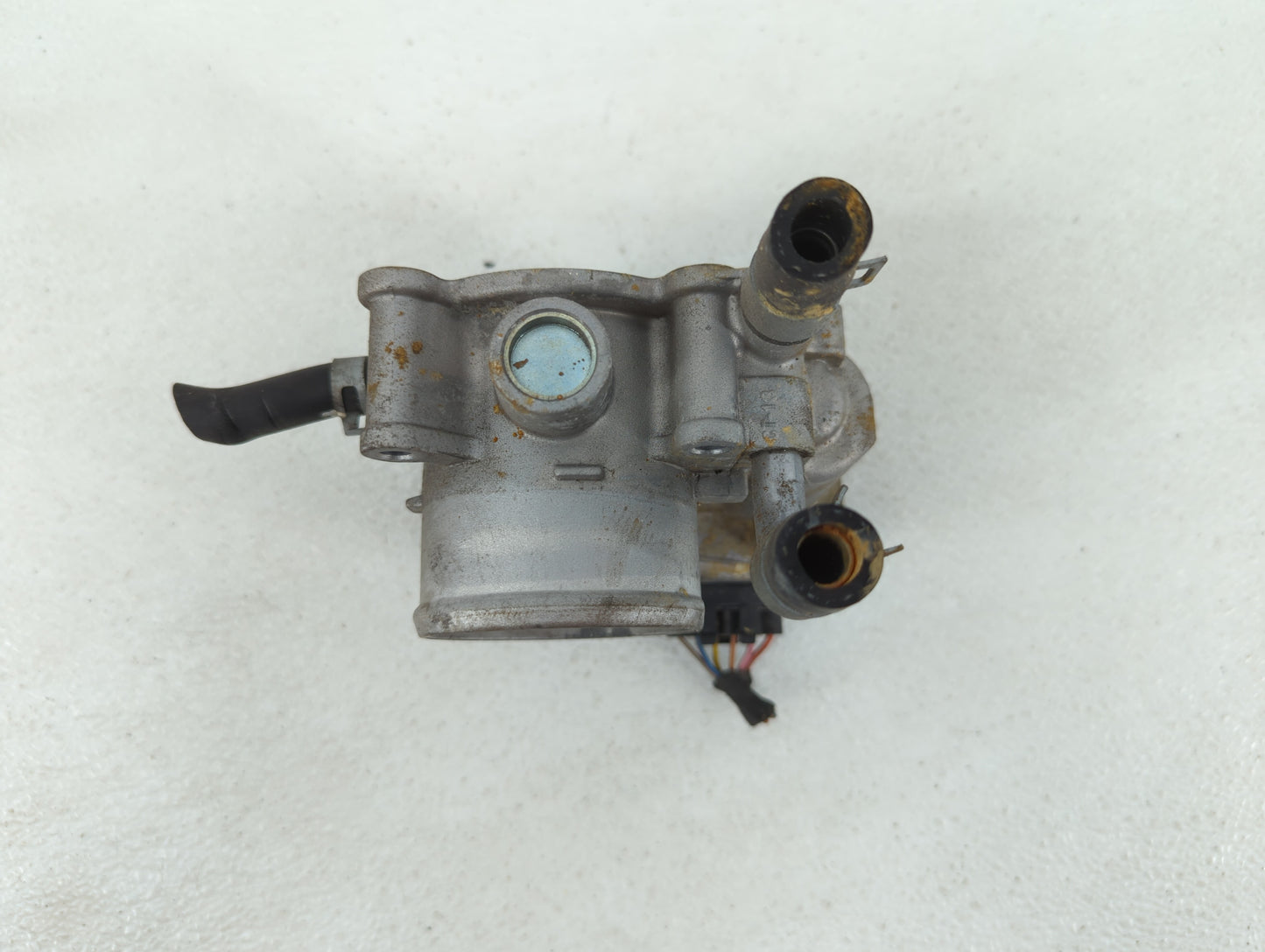 2012-2019 Kia Soul Throttle Body P/N:35100-2B300 Fits Fits 2012 2013 2014 2015 2016 2017 2018 2019 OEM Used Auto Parts - Oem