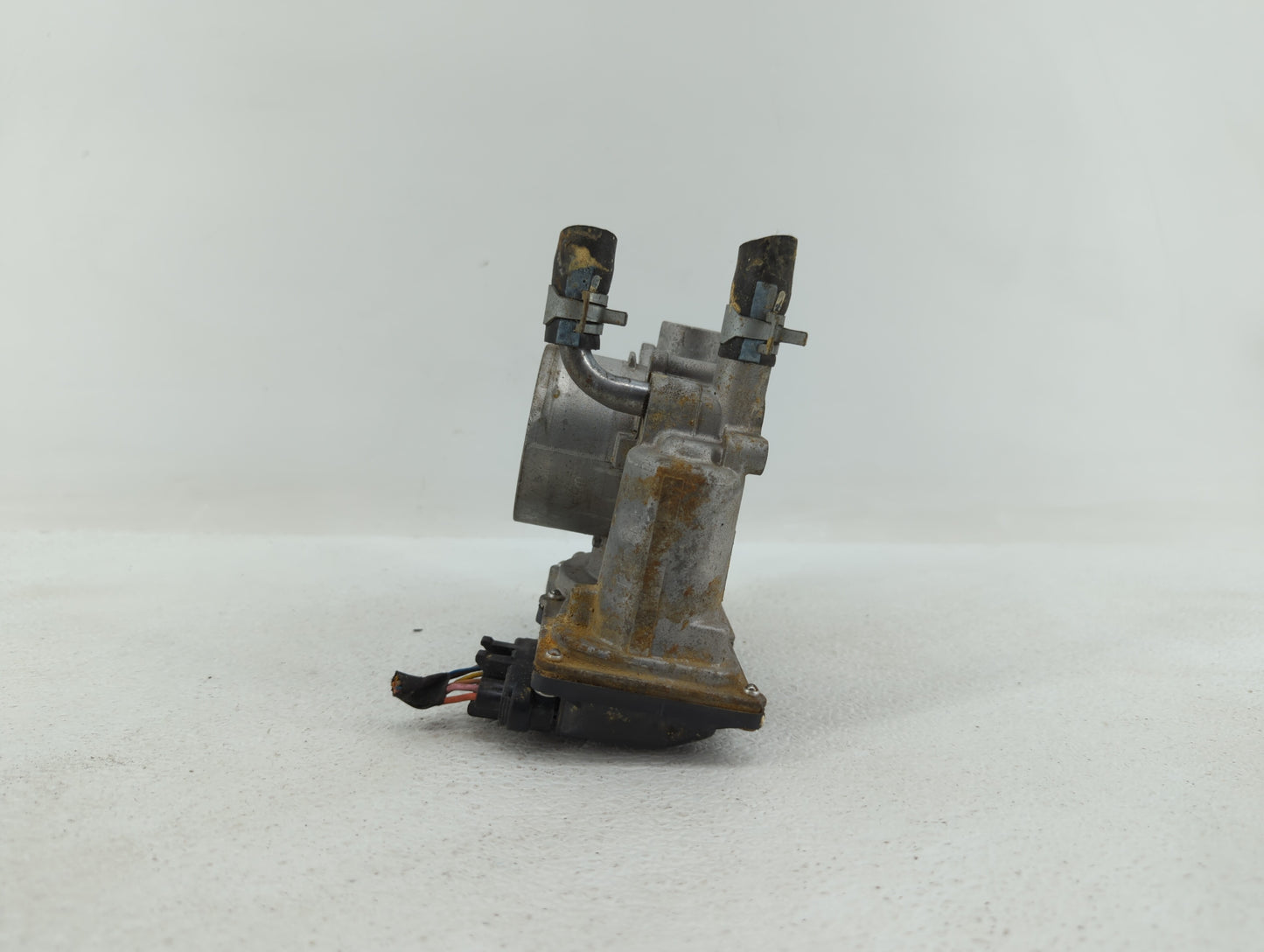 2012-2019 Kia Soul Throttle Body P/N:35100-2B300 Fits Fits 2012 2013 2014 2015 2016 2017 2018 2019 OEM Used Auto Parts - Oem