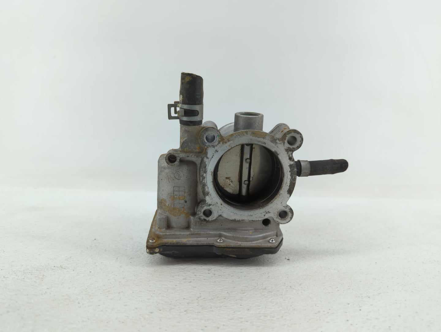 2012-2019 Kia Soul Throttle Body P/N:35100-2B300 Fits Fits 2012 2013 2014 2015 2016 2017 2018 2019 OEM Used Auto Parts - Oem