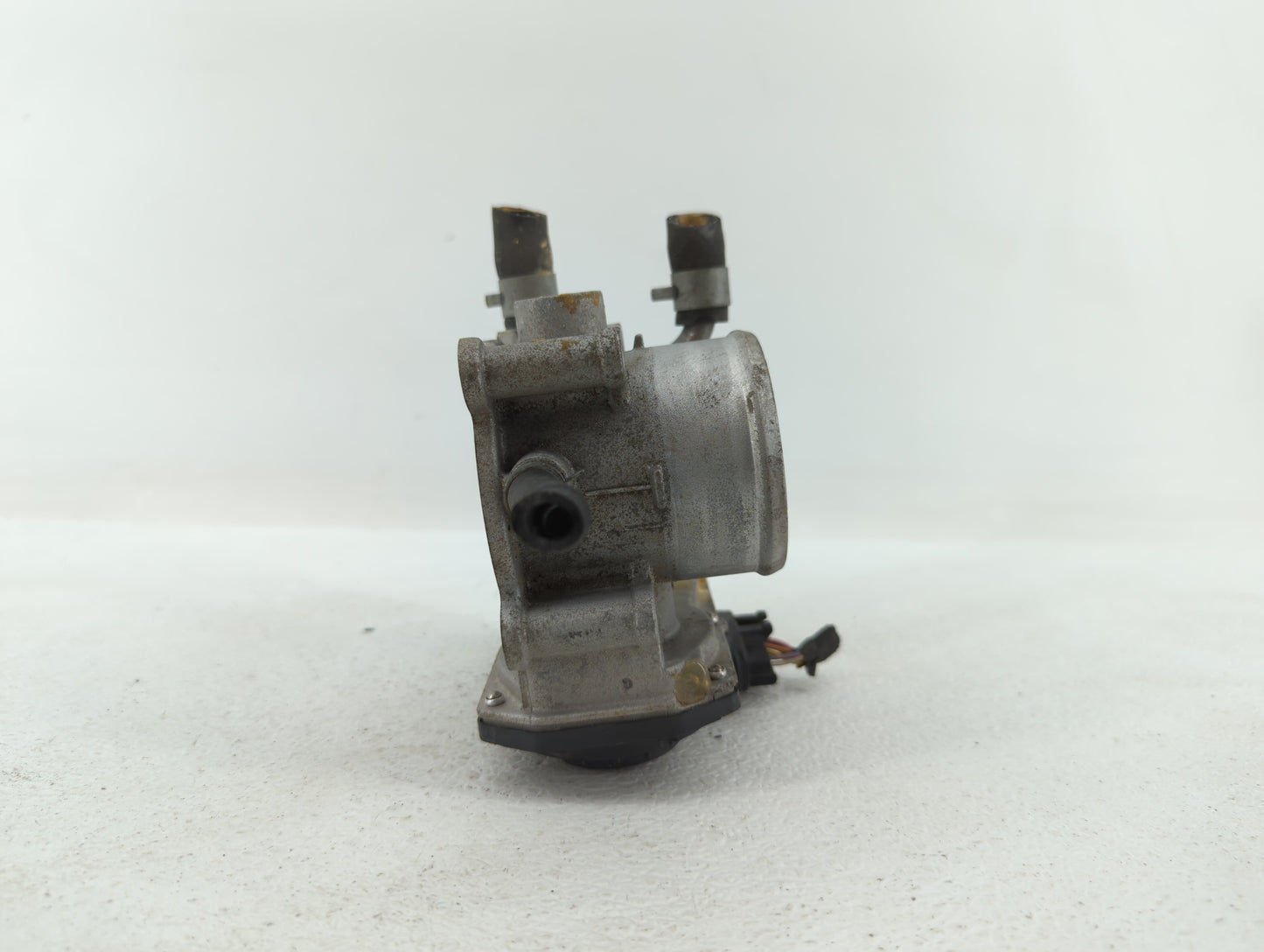 2012-2019 Kia Soul Throttle Body P/N:35100-2B300 Fits Fits 2012 2013 2014 2015 2016 2017 2018 2019 OEM Used Auto Parts - Oem