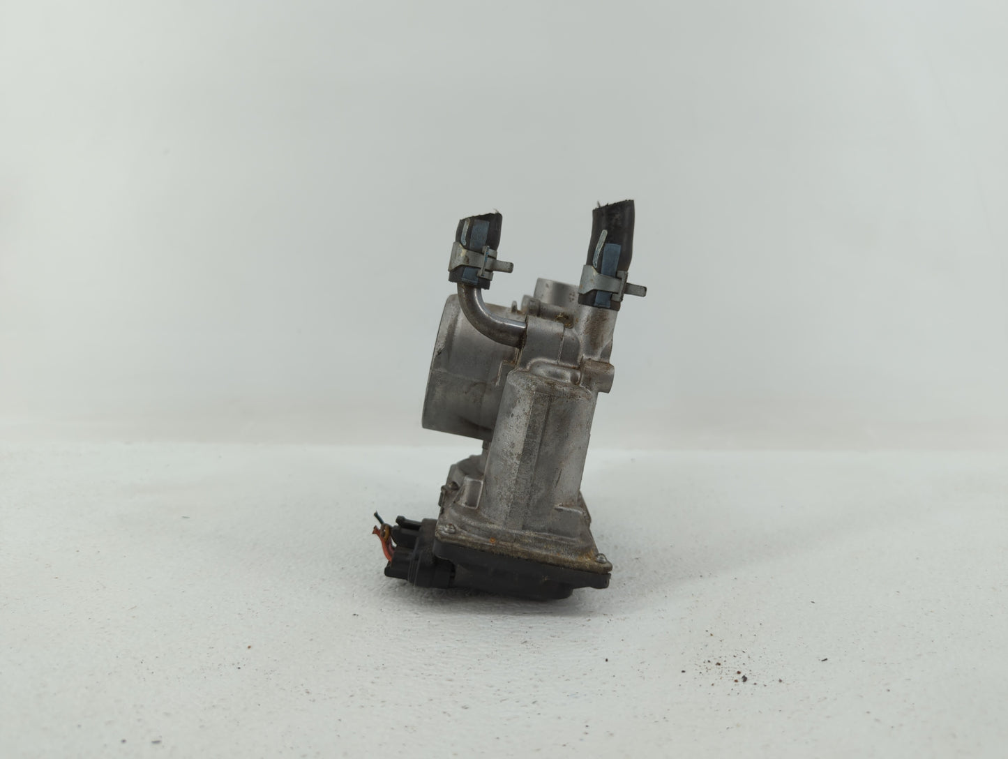 2012-2019 Kia Soul Throttle Body P/N:35100-2B300 Fits Fits 2012 2013 2014 2015 2016 2017 2018 2019 OEM Used Auto Parts - Oem