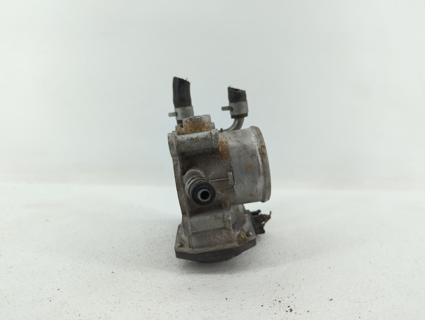 2012-2019 Kia Soul Throttle Body P/N:35100-2B300 Fits Fits 2012 2013 2014 2015 2016 2017 2018 2019 OEM Used Auto Parts - Oem