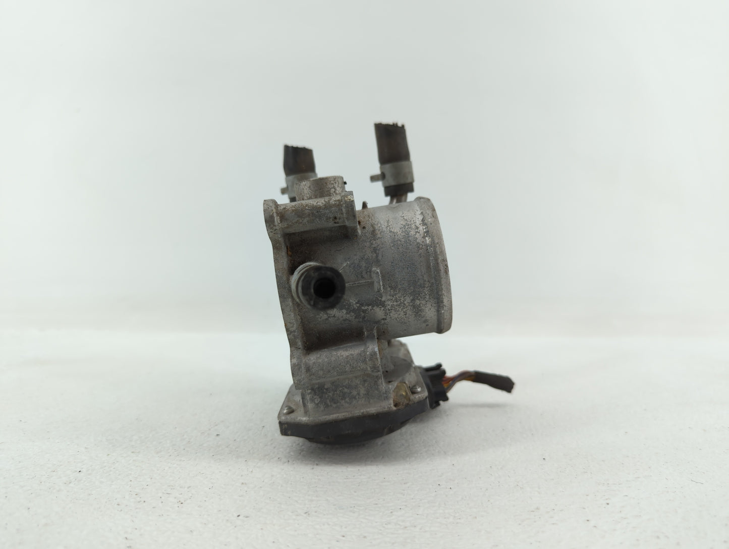 2012-2019 Kia Soul Throttle Body P/N:35100-2B300 Fits Fits 2012 2013 2014 2015 2016 2017 2018 2019 OEM Used Auto Parts - Oem