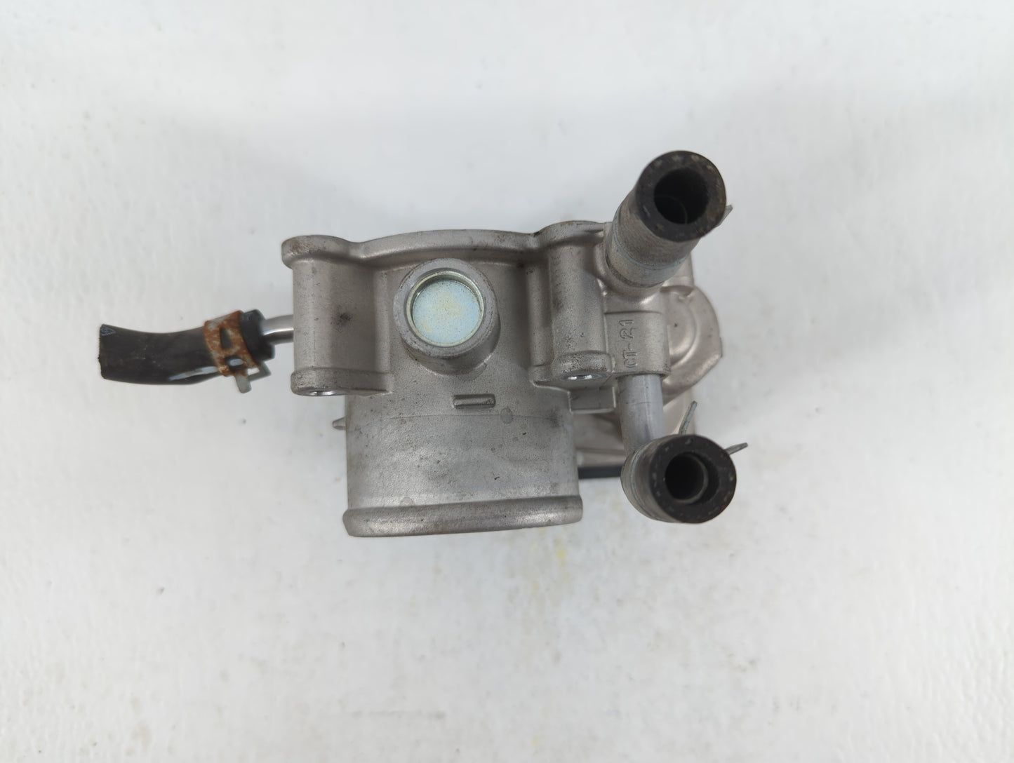 2012-2019 Kia Soul Throttle Body P/N:35100-2B300 Fits Fits 2012 2013 2014 2015 2016 2017 2018 2019 OEM Used Auto Parts - Oem