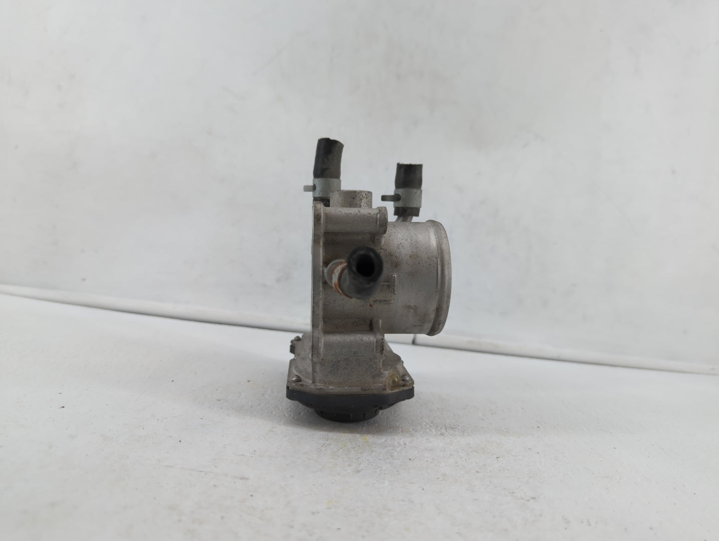 2012-2019 Kia Soul Throttle Body P/N:35100-2B300 Fits Fits 2012 2013 2014 2015 2016 2017 2018 2019 OEM Used Auto Parts - Oem