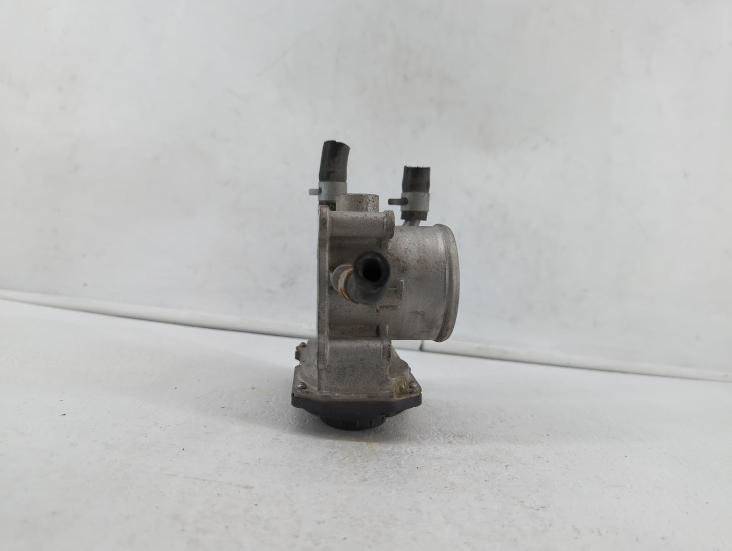 2012-2019 Kia Soul Throttle Body P/N:35100-2B300 Fits Fits 2012 2013 2014 2015 2016 2017 2018 2019 OEM Used Auto Parts - Oem