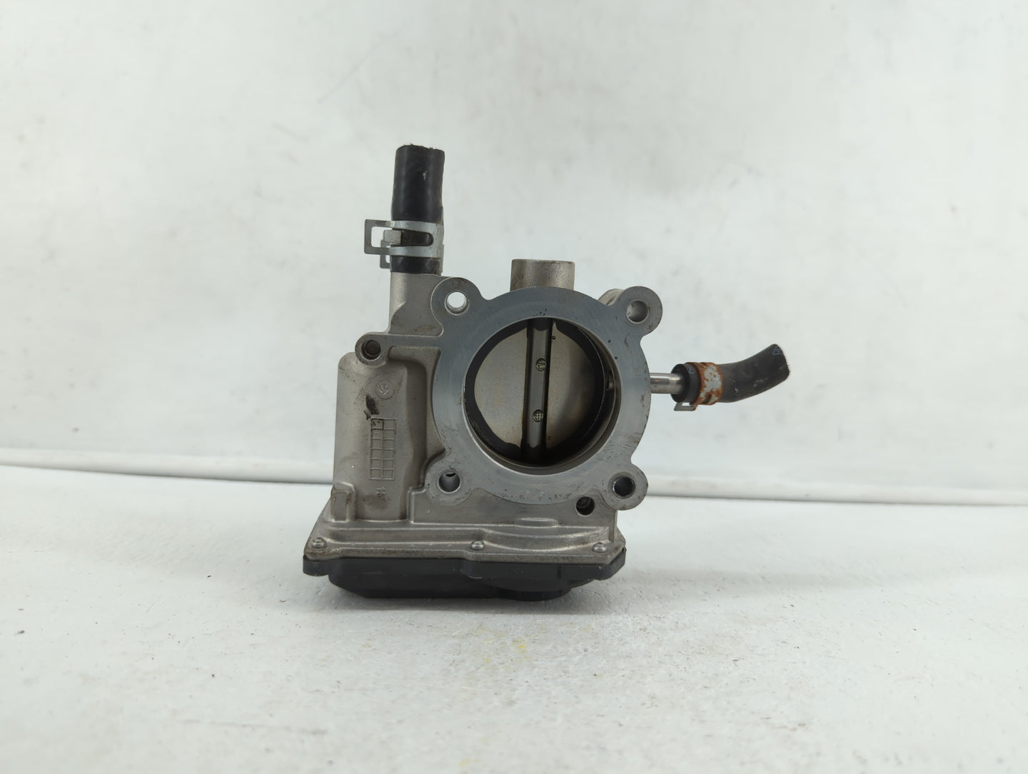 2012-2019 Kia Soul Throttle Body P/N:35100-2B300 Fits Fits 2012 2013 2014 2015 2016 2017 2018 2019 OEM Used Auto Parts - Oem