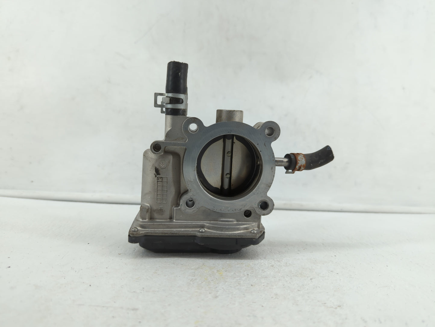 2012-2019 Kia Soul Throttle Body P/N:35100-2B300 Fits Fits 2012 2013 2014 2015 2016 2017 2018 2019 OEM Used Auto Parts - Oem