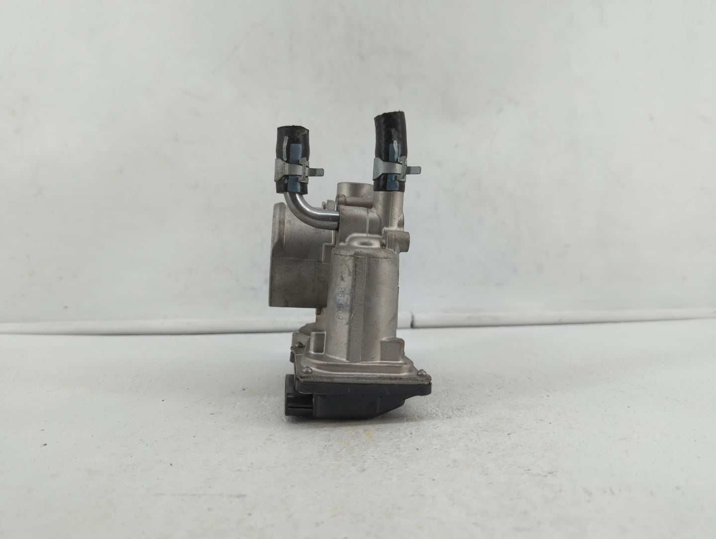 2012-2019 Kia Soul Throttle Body P/N:35100-2B300 Fits Fits 2012 2013 2014 2015 2016 2017 2018 2019 OEM Used Auto Parts - Oem