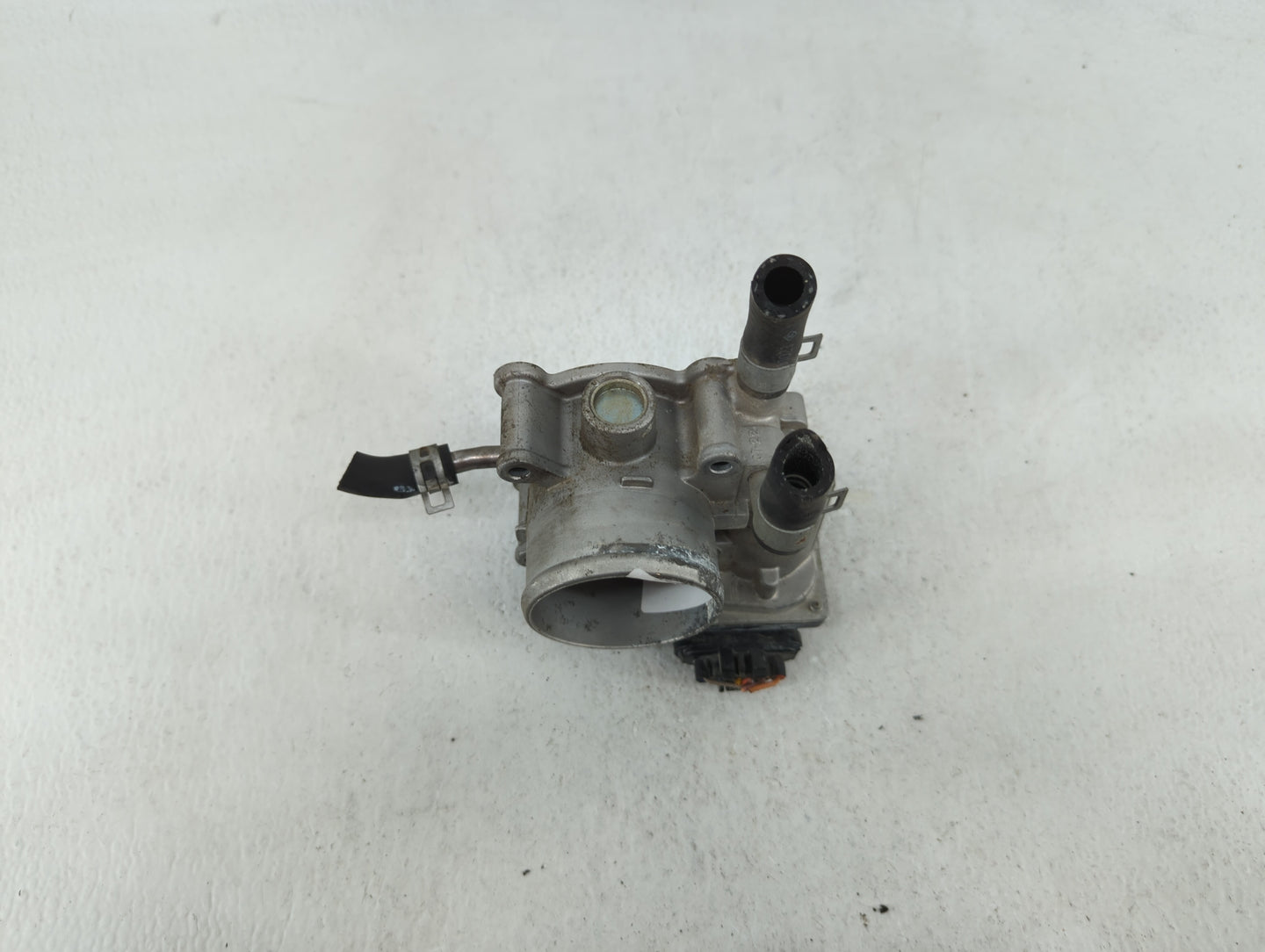 2012-2019 Kia Soul Throttle Body P/N:35100-2B300 Fits Fits 2012 2013 2014 2015 2016 2017 2018 2019 OEM Used Auto Parts - Oem