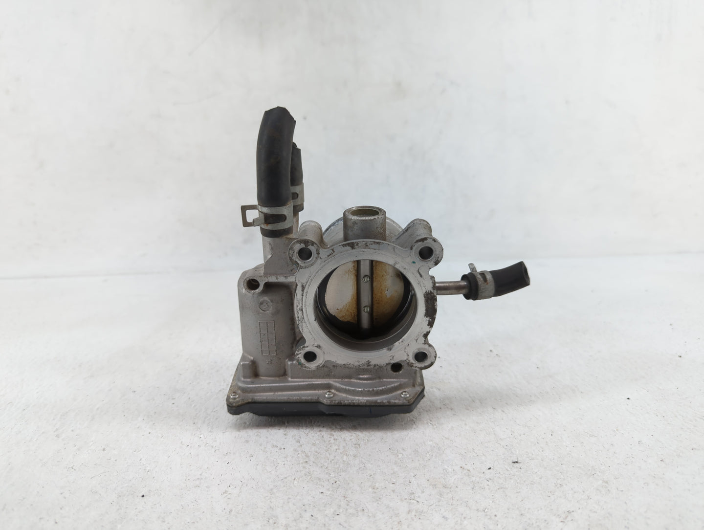 2012-2019 Kia Soul Throttle Body P/N:35100-2B300 Fits Fits 2012 2013 2014 2015 2016 2017 2018 2019 OEM Used Auto Parts - Oem