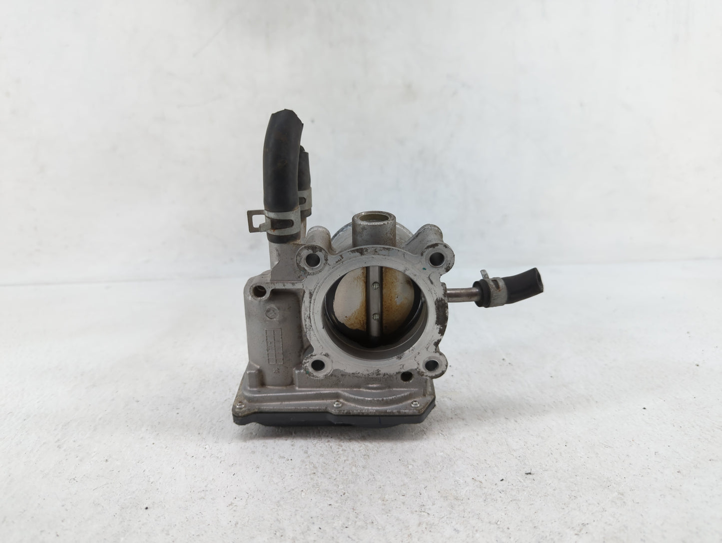 2012-2019 Kia Soul Throttle Body P/N:35100-2B300 Fits Fits 2012 2013 2014 2015 2016 2017 2018 2019 OEM Used Auto Parts - Oem