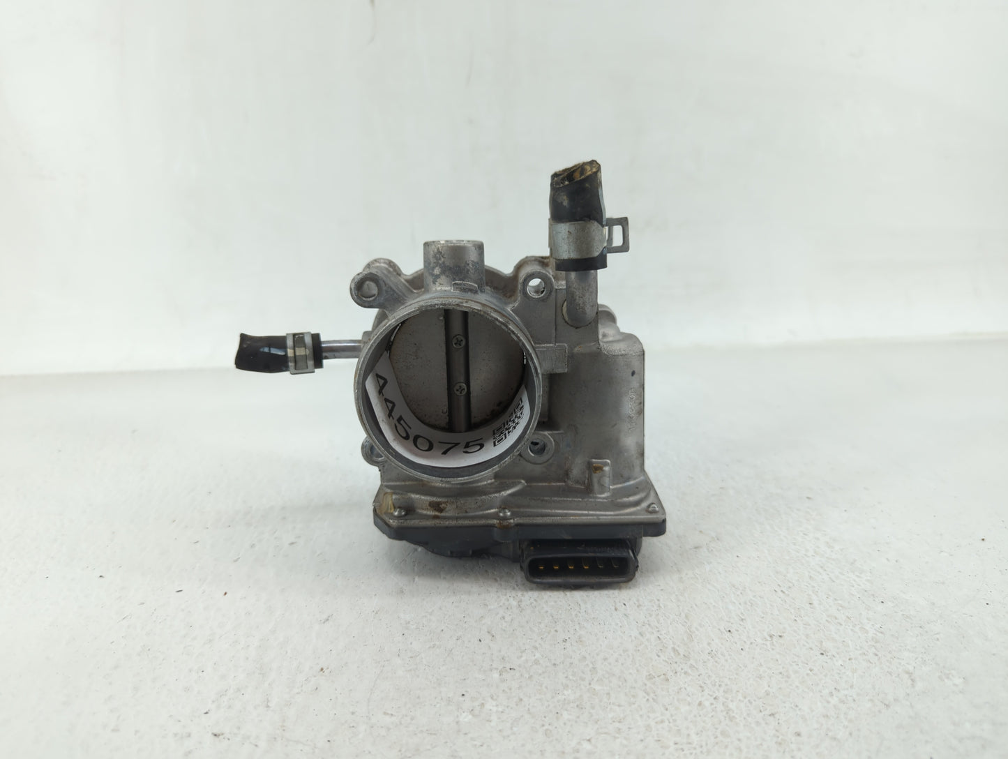 2012-2019 Kia Soul Throttle Body P/N:35100-2B300 Fits Fits 2012 2013 2014 2015 2016 2017 2018 2019 OEM Used Auto Parts - Oem
