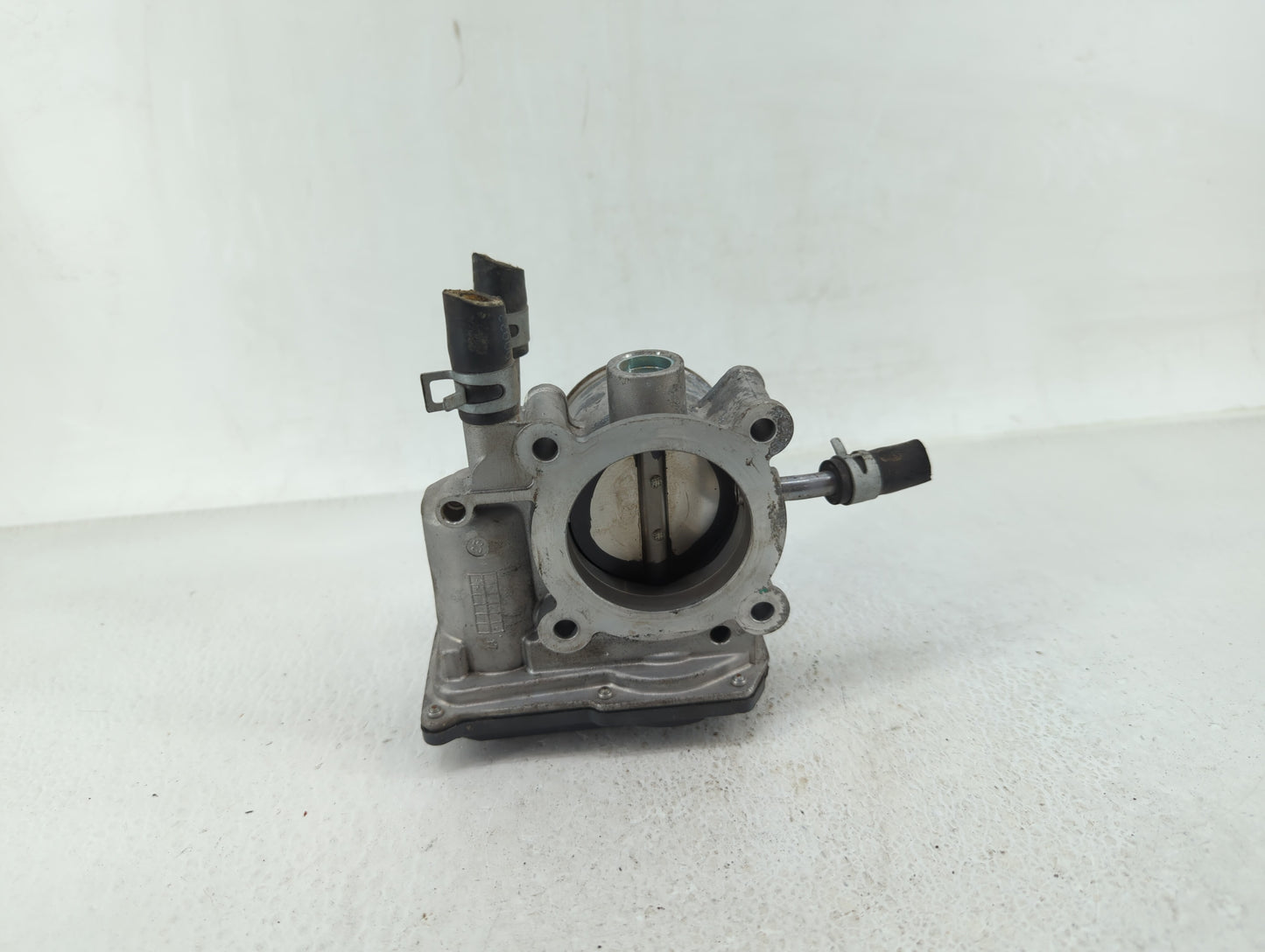 2012-2019 Kia Soul Throttle Body P/N:35100-2B300 Fits Fits 2012 2013 2014 2015 2016 2017 2018 2019 OEM Used Auto Parts - Oem