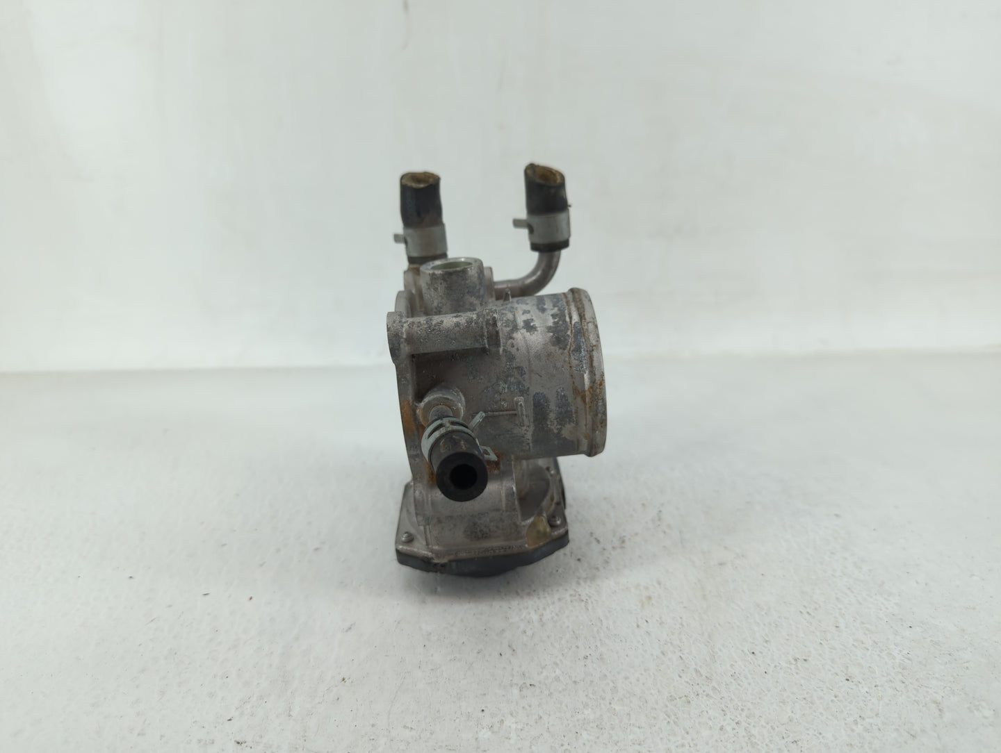 2012-2019 Kia Soul Throttle Body P/N:35100-2B300 Fits Fits 2012 2013 2014 2015 2016 2017 2018 2019 OEM Used Auto Parts - Oem