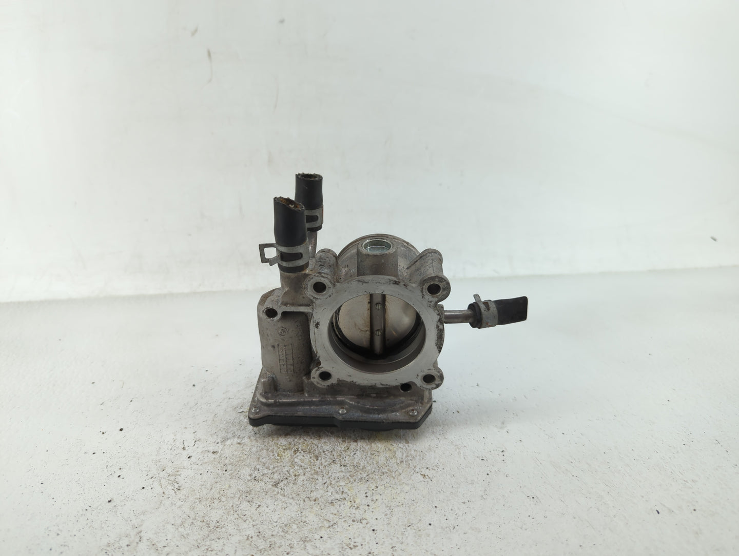 2012-2019 Kia Soul Throttle Body P/N:35100-2B300 Fits Fits 2012 2013 2014 2015 2016 2017 2018 2019 OEM Used Auto Parts - Oem