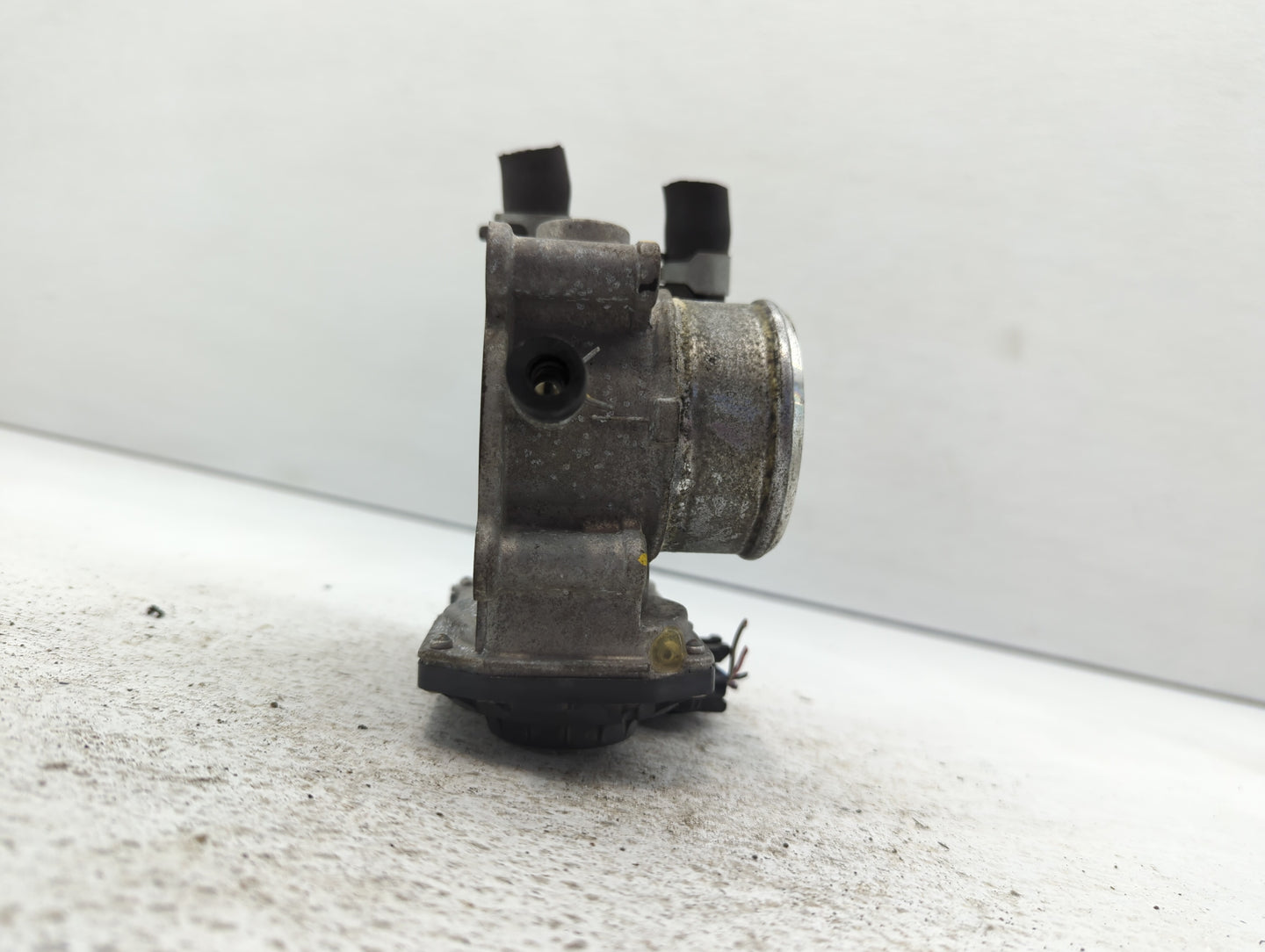 2017-2021 Kia Soul Throttle Body P/N:35100-2B340 Fits Fits 2015 2016 2017 2018 2019 2020 2021 2022 OEM Used Auto Parts - Oem