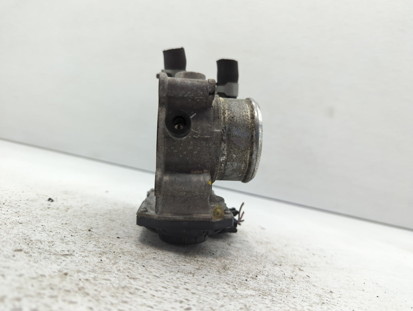 2017-2021 Kia Soul Throttle Body P/N:35100-2B340 Fits Fits 2015 2016 2017 2018 2019 2020 2021 2022 OEM Used Auto Parts - Oem