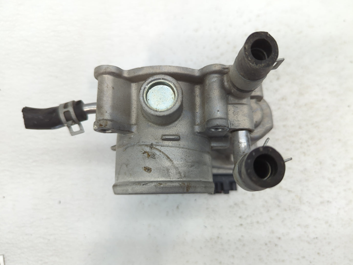 2012-2019 Kia Soul Throttle Body P/N:35100-2B300 Fits Fits 2012 2013 2014 2015 2016 2017 2018 2019 OEM Used Auto Parts - Oem