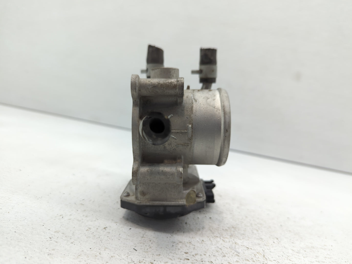 2012-2019 Kia Soul Throttle Body P/N:35100-2B300 Fits Fits 2012 2013 2014 2015 2016 2017 2018 2019 OEM Used Auto Parts - Oem