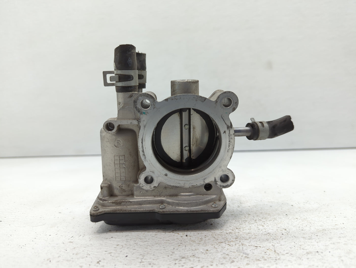 2012-2019 Kia Soul Throttle Body P/N:35100-2B300 Fits Fits 2012 2013 2014 2015 2016 2017 2018 2019 OEM Used Auto Parts - Oem