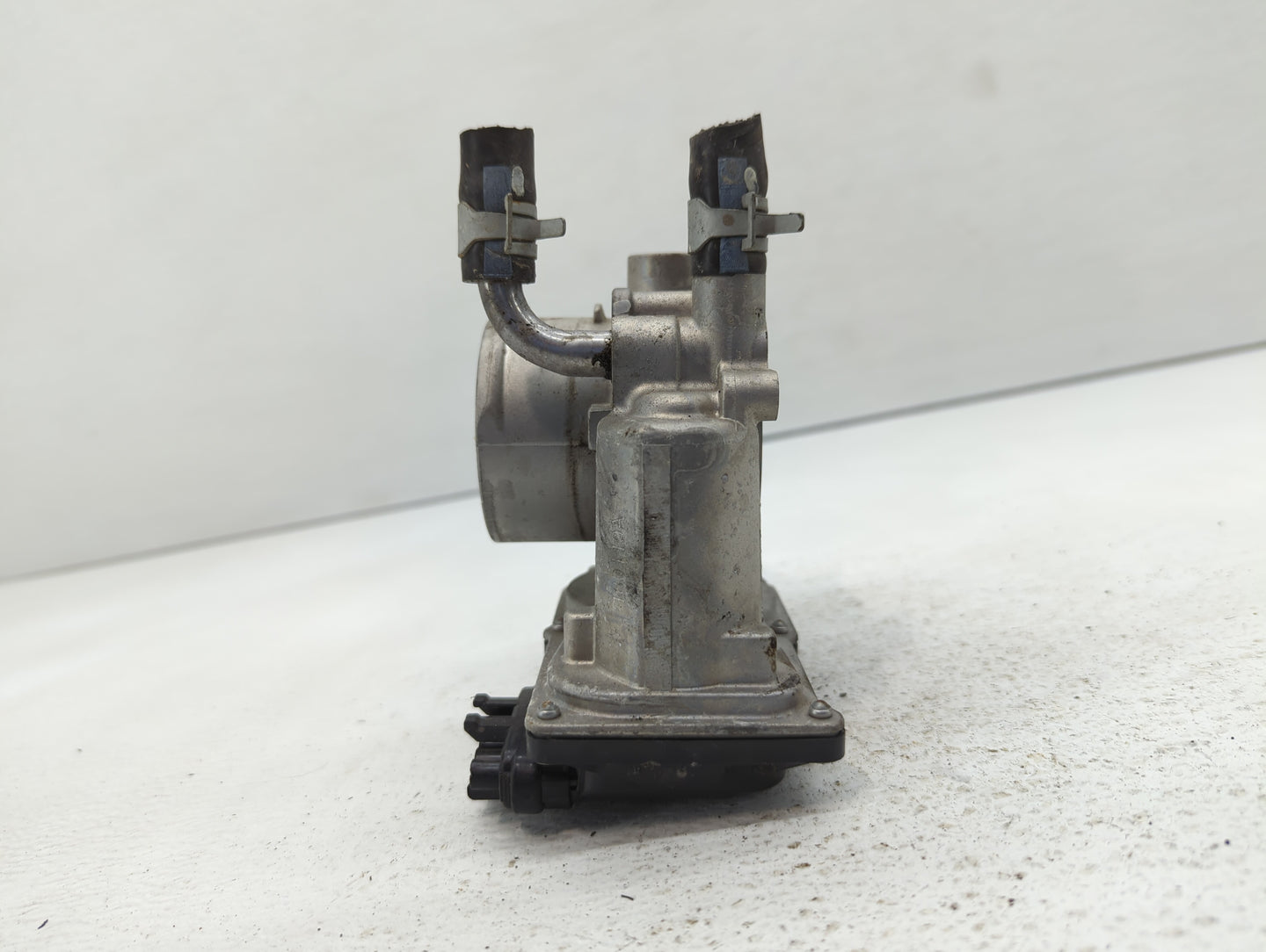 2012-2019 Kia Soul Throttle Body P/N:35100-2B300 Fits Fits 2012 2013 2014 2015 2016 2017 2018 2019 OEM Used Auto Parts - Oem