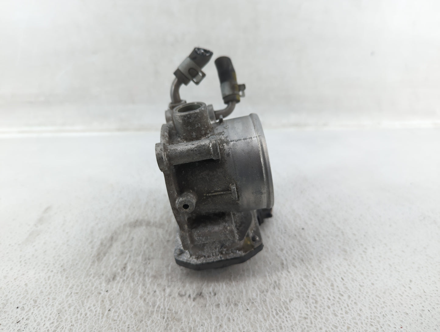 2014-2019 Kia Soul Throttle Body P/N:35100-2E000 Fits Fits 2011 2012 2013 2014 2015 2016 2017 2018 2019 2020 2021 OEM Used A