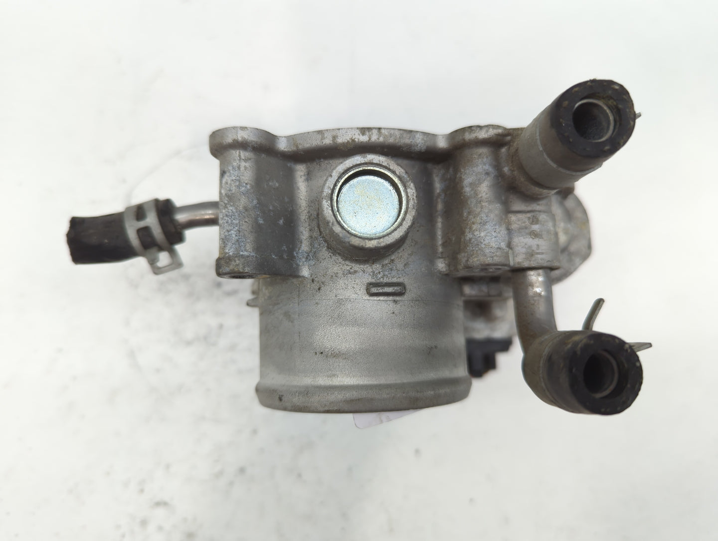 2012-2019 Kia Soul Throttle Body P/N:35100-2B300 Fits Fits 2012 2013 2014 2015 2016 2017 2018 2019 OEM Used Auto Parts - Oem