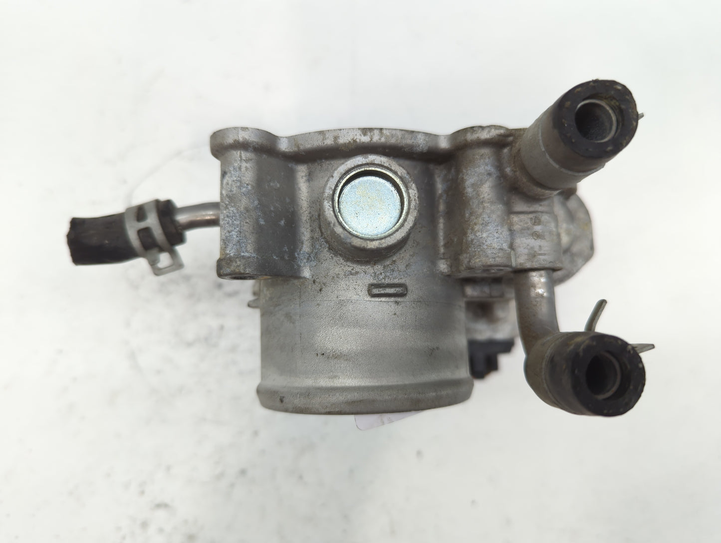2012-2019 Kia Soul Throttle Body P/N:35100-2B300 Fits Fits 2012 2013 2014 2015 2016 2017 2018 2019 OEM Used Auto Parts - Oem