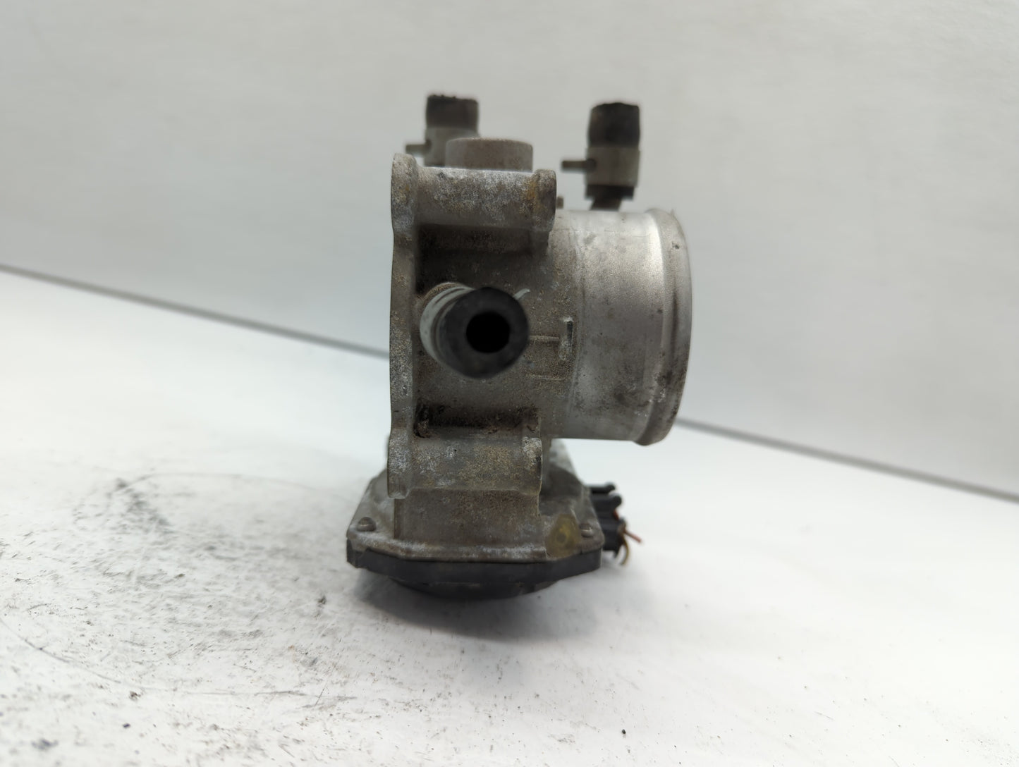 2012-2019 Kia Soul Throttle Body P/N:35100-2B300 Fits Fits 2012 2013 2014 2015 2016 2017 2018 2019 OEM Used Auto Parts - Oem