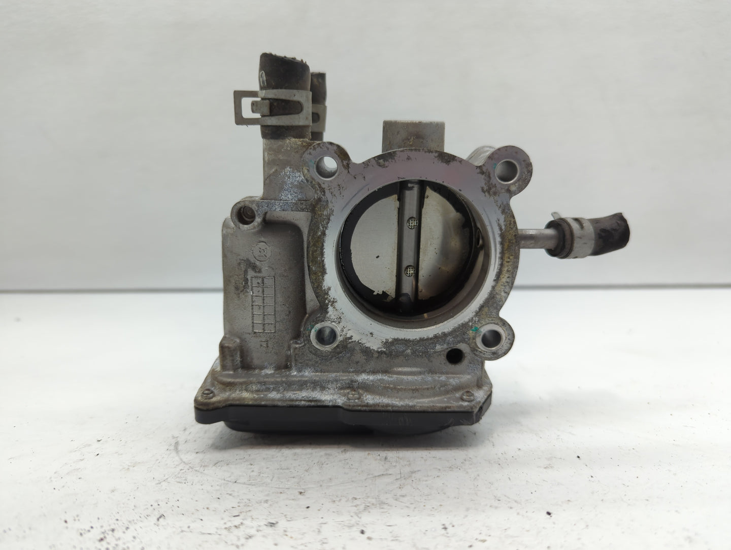 2012-2019 Kia Soul Throttle Body P/N:35100-2B300 Fits Fits 2012 2013 2014 2015 2016 2017 2018 2019 OEM Used Auto Parts - Oem