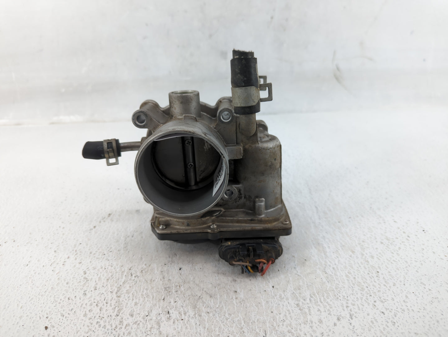 2012-2019 Kia Soul Throttle Body P/N:35100-2B300 Fits Fits 2012 2013 2014 2015 2016 2017 2018 2019 OEM Used Auto Parts - Oem
