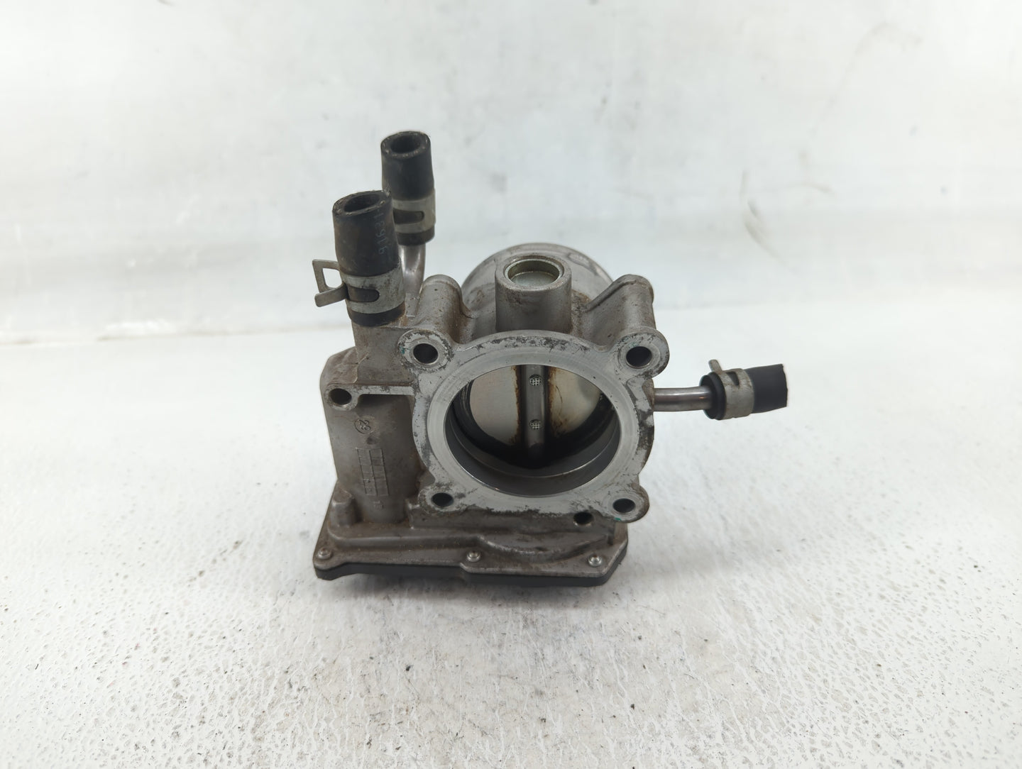 2012-2019 Kia Soul Throttle Body P/N:35100-2B300 Fits Fits 2012 2013 2014 2015 2016 2017 2018 2019 OEM Used Auto Parts - Oem