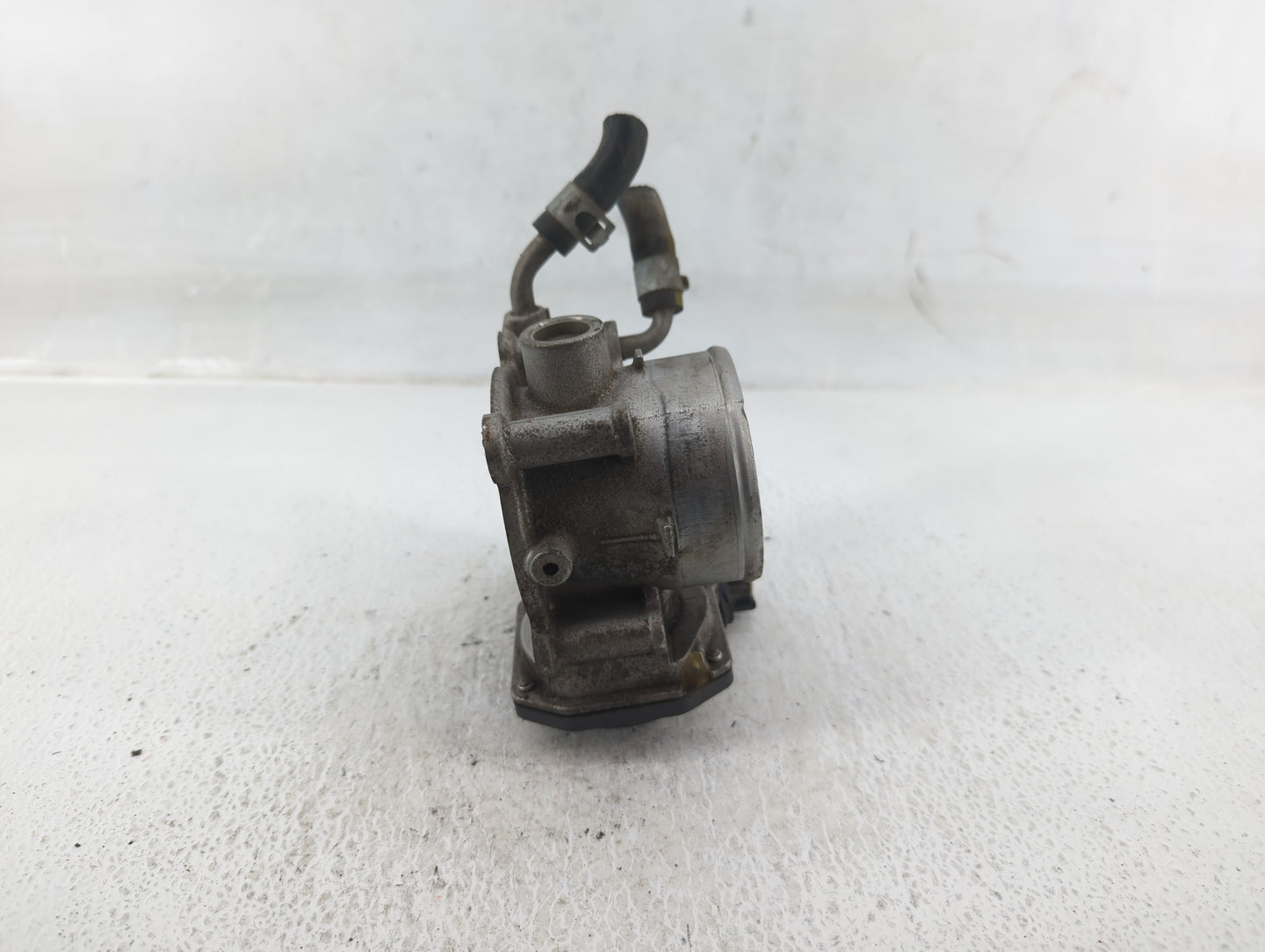 2014-2019 Kia Soul Throttle Body P/N:35100-2E000 Fits Fits 2011 2012 2013 2014 2015 2016 2017 2018 2019 2020 2021 OEM Used A