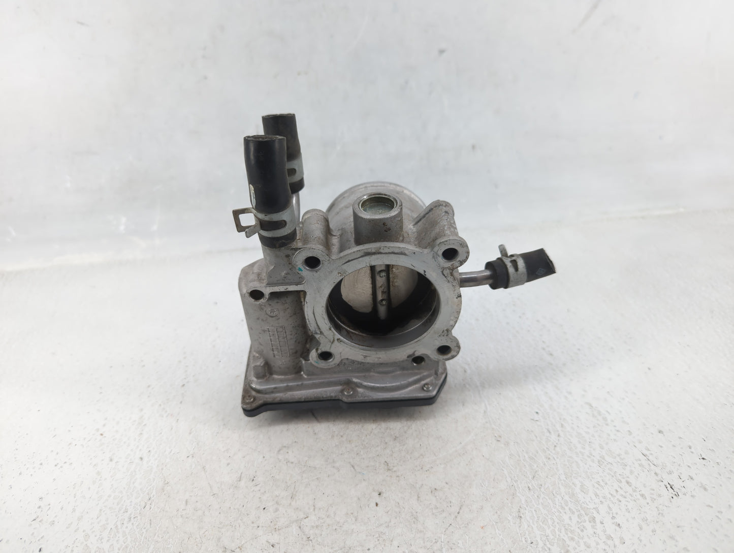 2012-2019 Kia Soul Throttle Body P/N:35100-2B300 Fits Fits 2012 2013 2014 2015 2016 2017 2018 2019 OEM Used Auto Parts - Oem