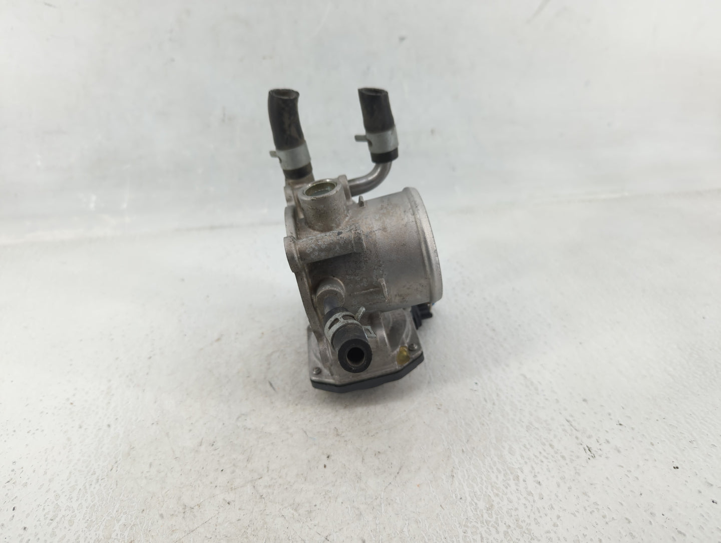 2012-2019 Kia Soul Throttle Body P/N:35100-2B300 Fits Fits 2012 2013 2014 2015 2016 2017 2018 2019 OEM Used Auto Parts - Oem