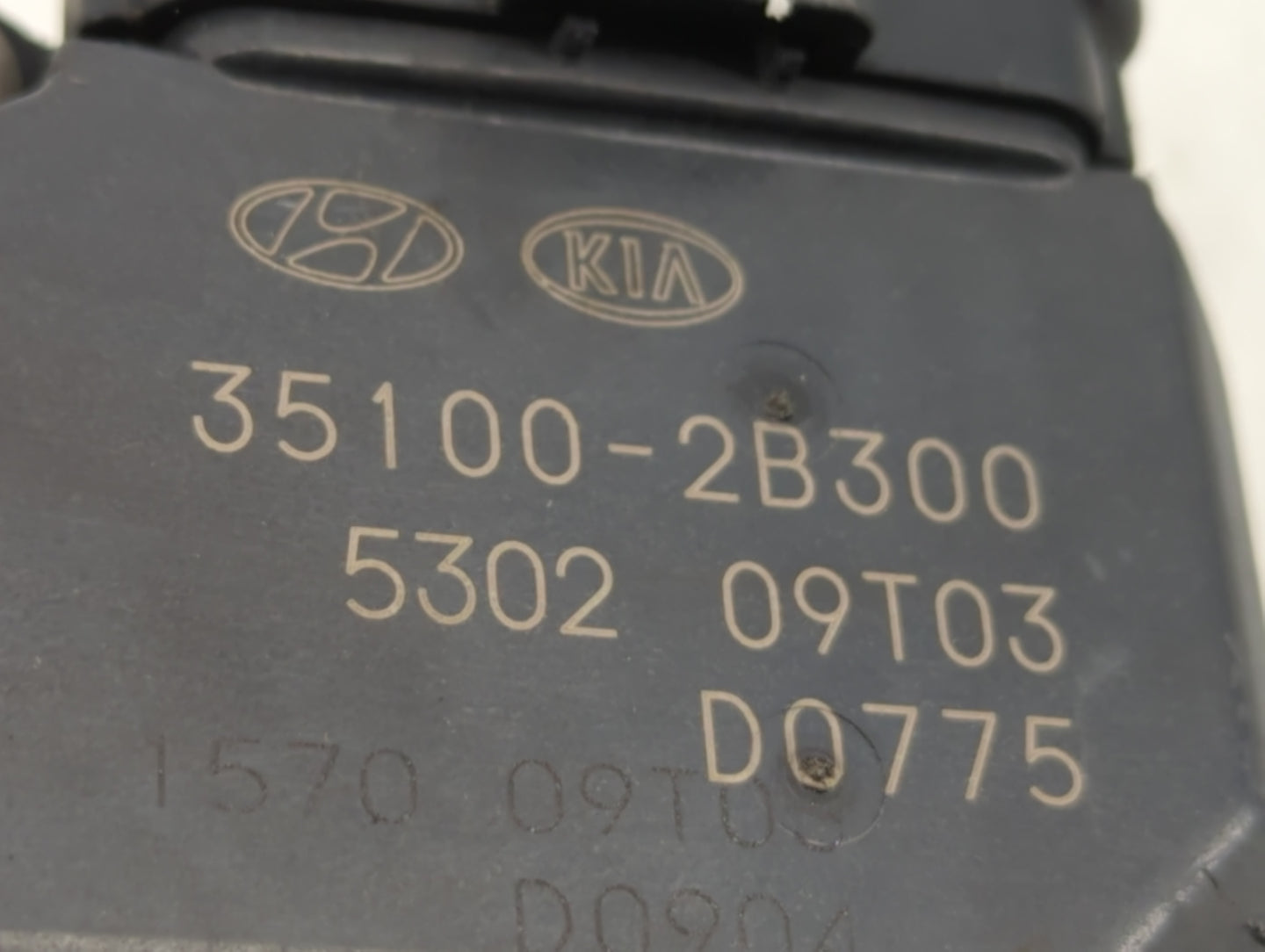 2012-2019 Kia Soul Throttle Body P/N:35100-2B300 Fits Fits 2012 2013 2014 2015 2016 2017 2018 2019 OEM Used Auto Parts - Oem