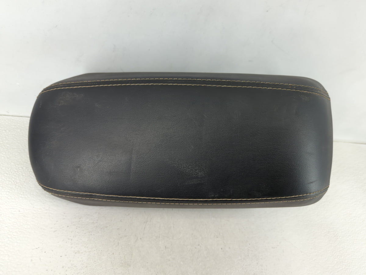 2018 Kia Soul Center Console Armrest Cover Lid Black 625387 - Oemusedautoparts1.com