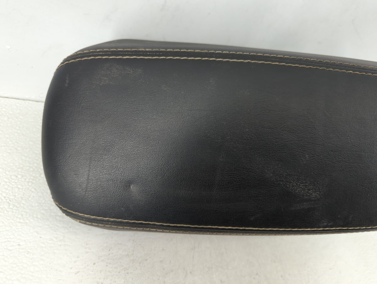 2018 Kia Soul Center Console Armrest Cover Lid Black 625387 - Oemusedautoparts1.com