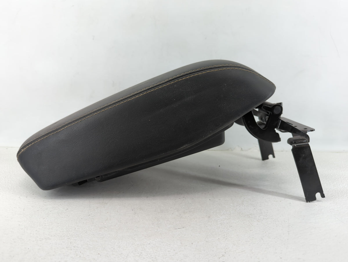 2018 Kia Soul Center Console Armrest Cover Lid Black 625387 - Oemusedautoparts1.com